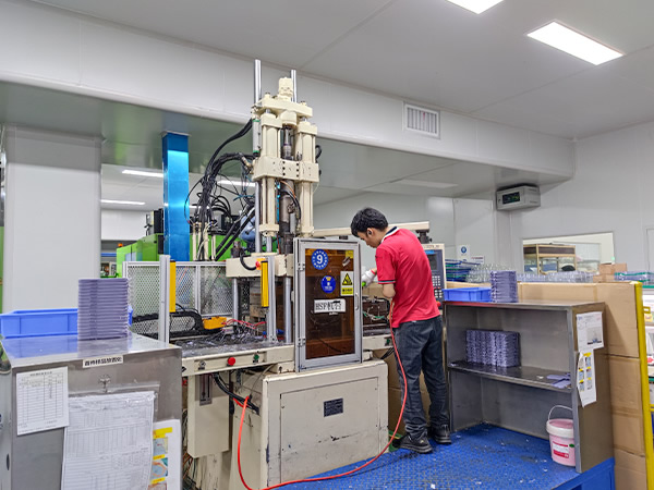 液態(tài)硅膠機27臺